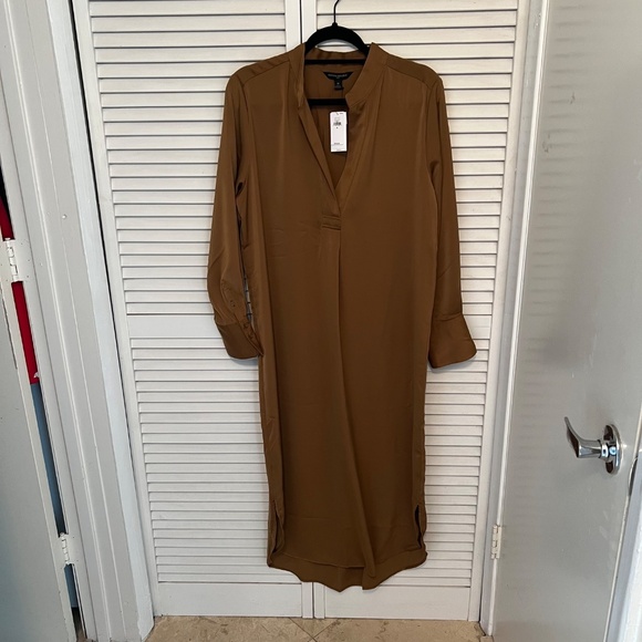 NWT. Banana Republic Satin Long Sleeve Midi Dress. Size M - Picture 5 of 5